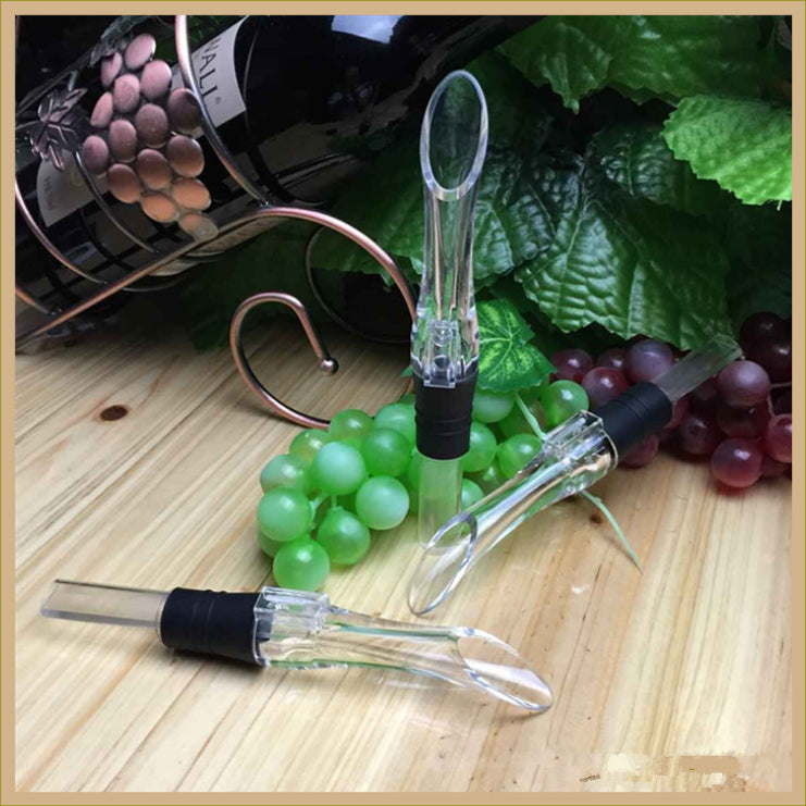 Décanteur, aérateur de vin avec bec verseur anti goutte.